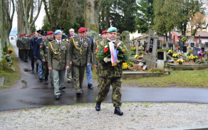 Zásupci Klubu výsadkových veteránů a ČsOL