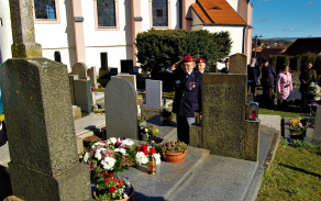 členové Klubu výsadkových veteránů