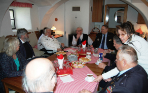 09_posezenivcervenemhradku.jpg